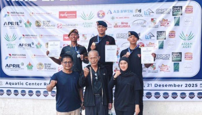 Personel Brimob Riau Unjuk Prestasi, Naik Podium di Ajang Renang Nasional