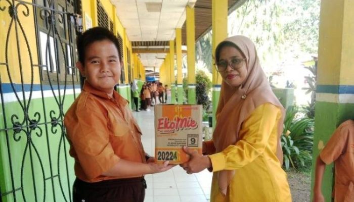 SDN 007 Bagan Batu Barat Galang Donasi untuk Korban Banjir dan Longsor di Sumatera
