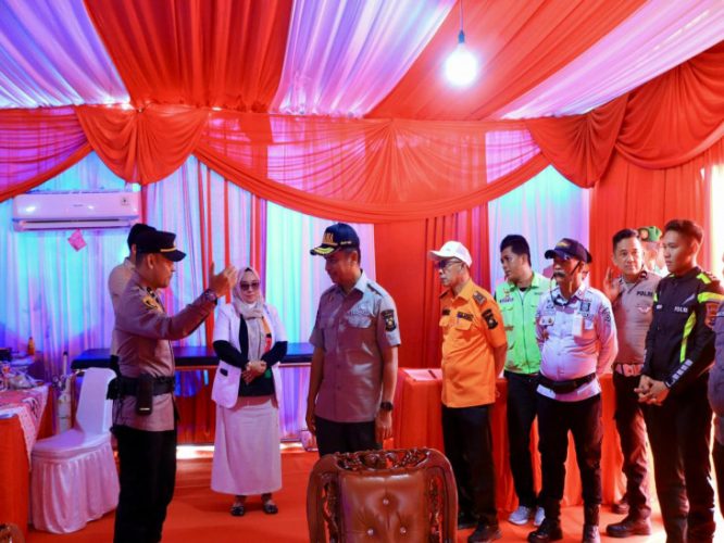 Pastikan Kesiapsiagaan Petugas, Bupati Kampar Turun Langsung ke Pos Nataru