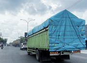 Di Tengah Pembatasan Nataru, Truk Dikawal Polisi Militer Terpantau di Jalan HR Soebrantas