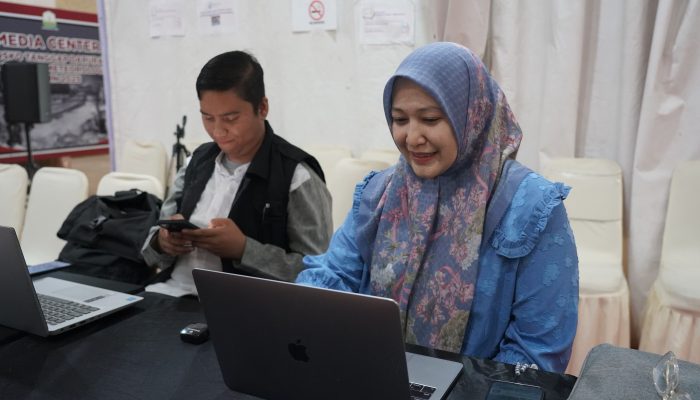 Dua Pekan Listrik Padam, Media Center Jadi Tumpuan Komunikasi Warga Aceh