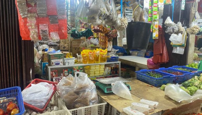 Permintaan Meningkat, Harga Telur dan Minyak Goreng Naik Tipis di Pasar Baru Panam