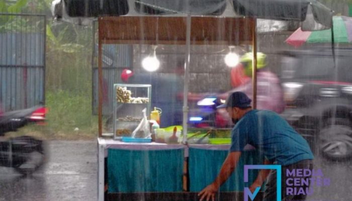 Cuaca Riau Dinamis, Hujan Berpotensi Meluas hingga Dini Hari