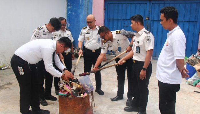 Razia Rutin dan Insidentil, Lapas Pekanbaru Tegas Berantas Barang Terlarang