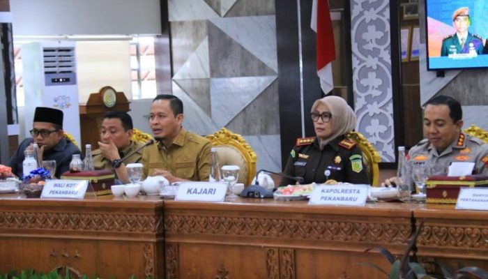 Kabel Fiber Optik Semrawut Ancam Nyawa, Pemko Pekanbaru Bentuk Satgas Penertiban