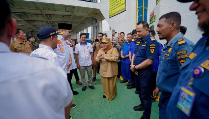 Kasmarni Turun Langsung Awasi Layanan RoRo Air Putih–Sungai Selari