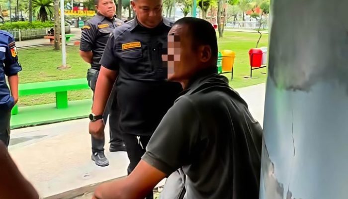 Resahkan Pengunjung, ODGJ di RTH Kaca Mayang Diamankan Dinsos Pekanbaru