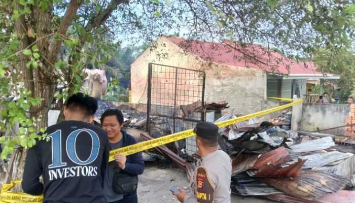 Api Berkobar Pagi Hari, Satu Rumah Permanen di Siak Rata dengan Tanah