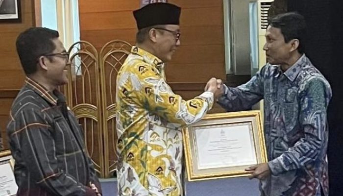 BKD Riau Dapat Sertifikat Akreditasi A dari BKN, UPT Penkom Dinilai Penuhi Standar Nasional
