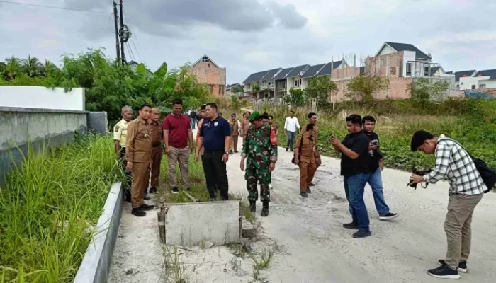 Markarius Anwar Turun ke Marpoyan Damai, Jalan Rusak Diperbaiki Lewat Anggaran OP