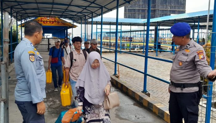 Arus Penumpang Nataru Dijaga Ketat, Polres Siak Turunkan Personel di Pelabuhan