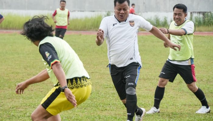 Bupati Kuansing Olahraga Bersama OPD, Hidupkan Stadion Sport Centre Teluk Kuantan