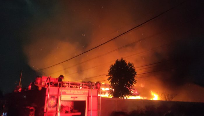 Kebakaran Hebat di Jalan Gunung Daek, Kafe dan Rumah Warga Hangus Dilalap Api