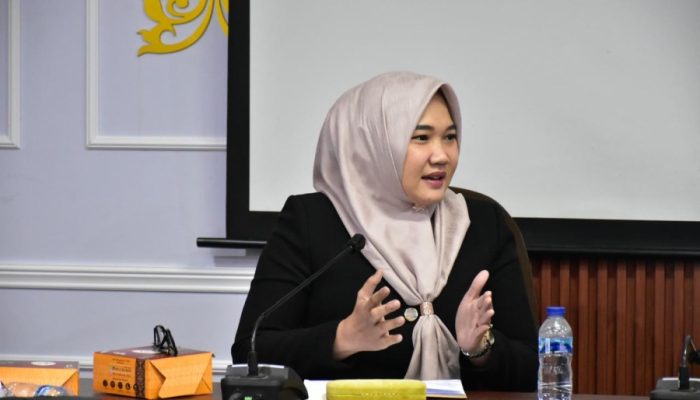 Sovia Septiana Dorong Pemko Pekanbaru Ikuti Kebijakan Pembatasan HP di Sekolah