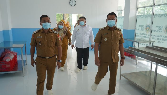 Wakil Bupati Asahan Tinjau Pelaksanaan MBG di UPTD SMP Negeri 2 Silau Laut