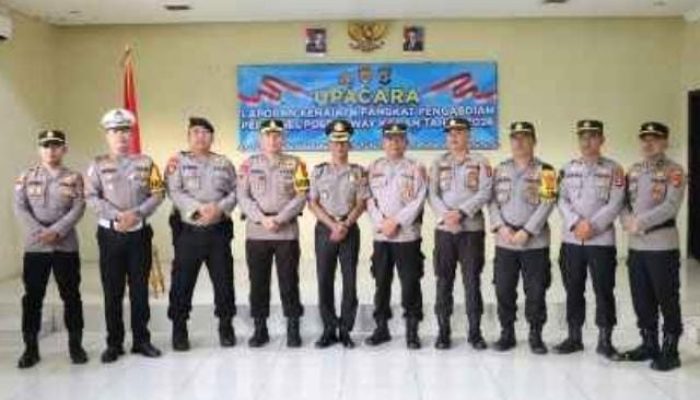 Wakapolres Way Kanan Pimpin Upacara Kenaikan Pangkat Pengabdian