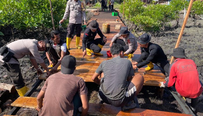 Polri Bangun Jembatan Merah Putih Presisi di Meranti, Akses Sekolah Kini Lebih Aman