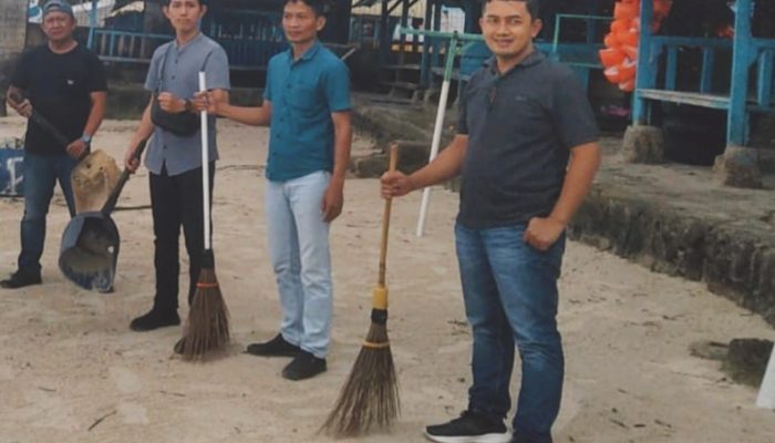 Jaga Kebersihan Destinasi Wisata, Sat Intelkam Polres Pesawaran Laksanakan Kurve di Pantai Putra Mutun